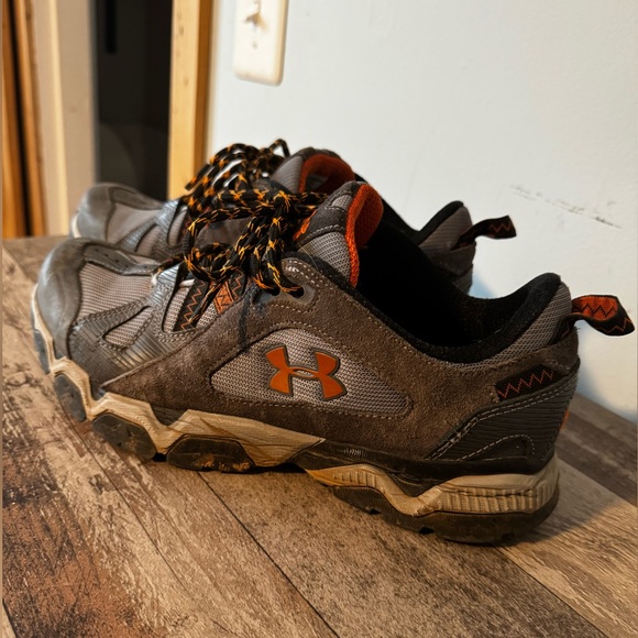 Under Armour Men’s low cut hiking/athletic Shoes size 9 - Picture 2 of 5